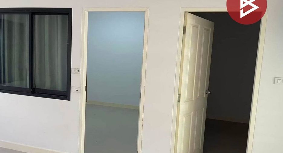 For sale 2 bedrooms townhouse in Ban Bueng, Chonburi
