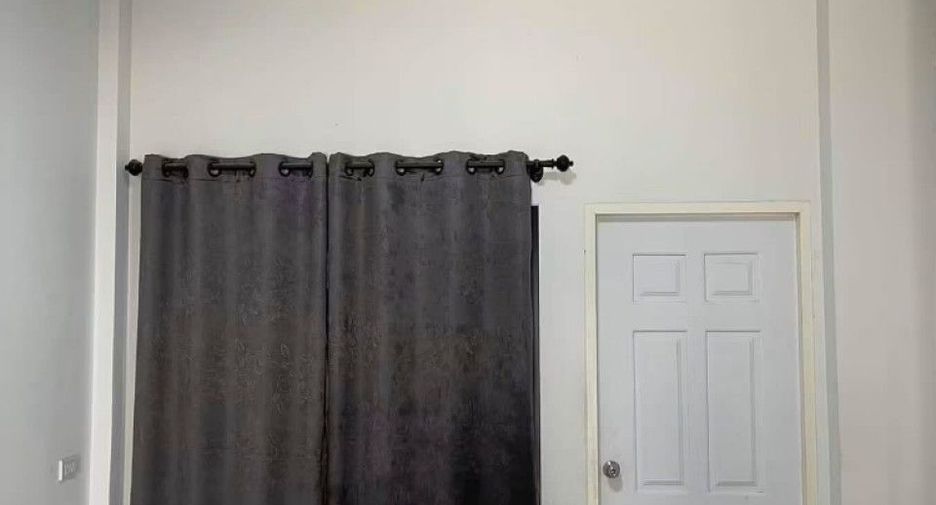 For sale 2 bedrooms townhouse in Ban Bueng, Chonburi