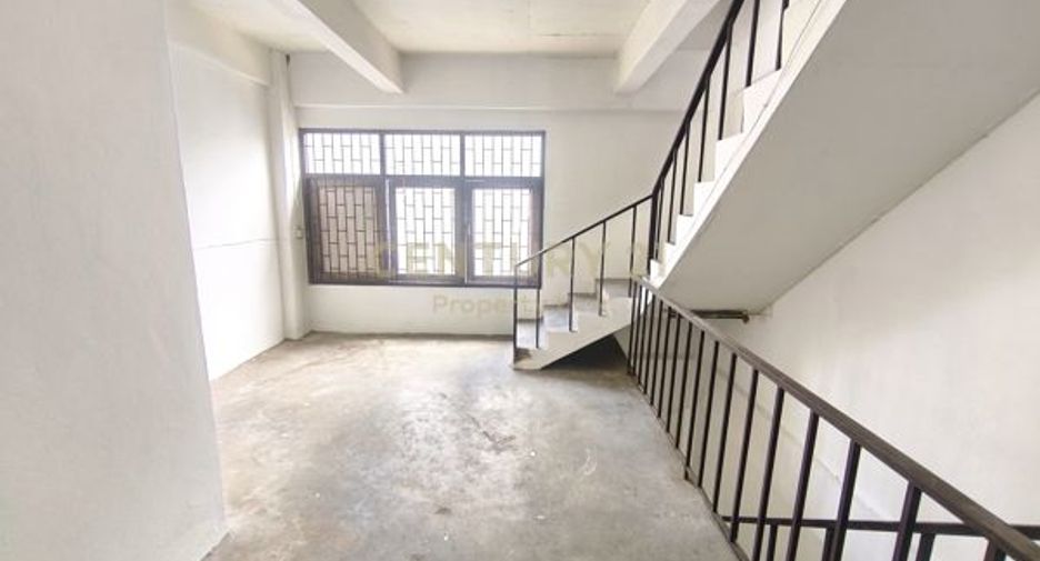 Gewerbefläche zum Kauf in Huai Khwang, Bangkok