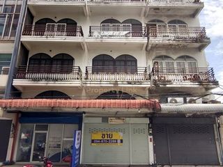 Gewerbefläche zum Kauf in Huai Khwang, Bangkok