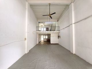 Gewerbefläche zum Kauf in Huai Khwang, Bangkok