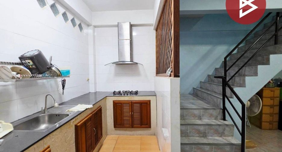 Casa adosada en venta de 3 habitaciones en Thung Khru, Bangkok