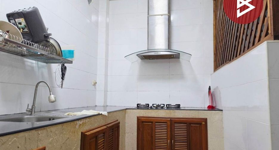 Casa adosada en venta de 3 habitaciones en Thung Khru, Bangkok