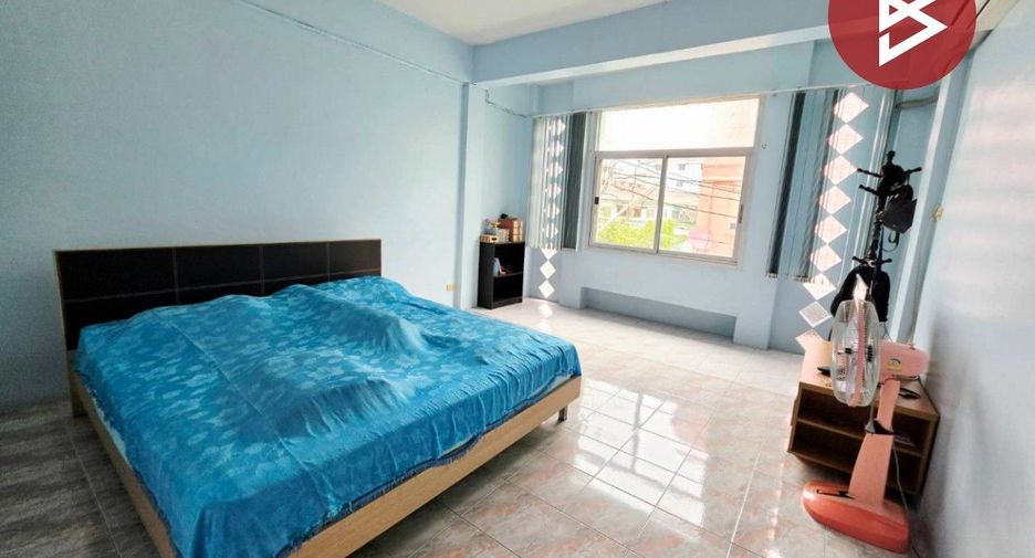 Casa adosada en venta de 3 habitaciones en Thung Khru, Bangkok