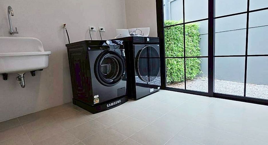 Haus zur Miete mit 5 Zimmer in Saphan Sung, Bangkok