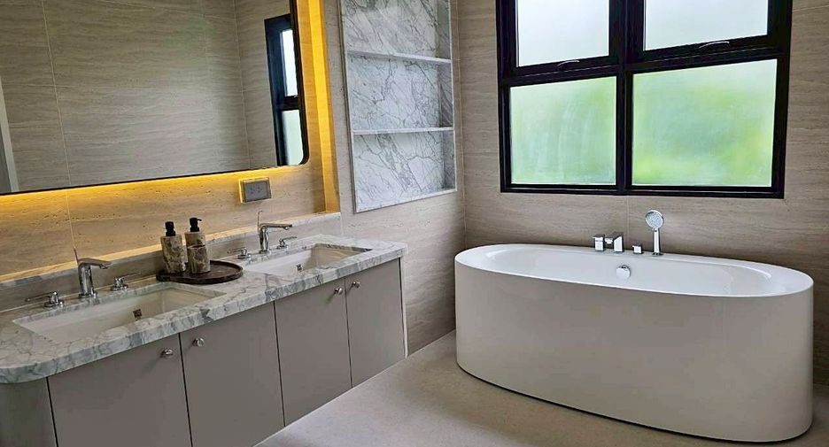Haus zur Miete mit 5 Zimmer in Saphan Sung, Bangkok