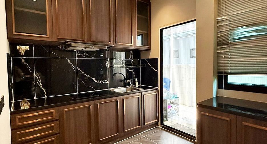 For rent 4 bedrooms house in Prawet, Bangkok