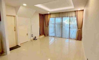 Haus zum Kauf mit 4 Zimmer in Prawet, Bangkok