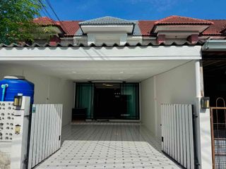 For rent 2 bedrooms townhouse in Bang Lamung, Chonburi