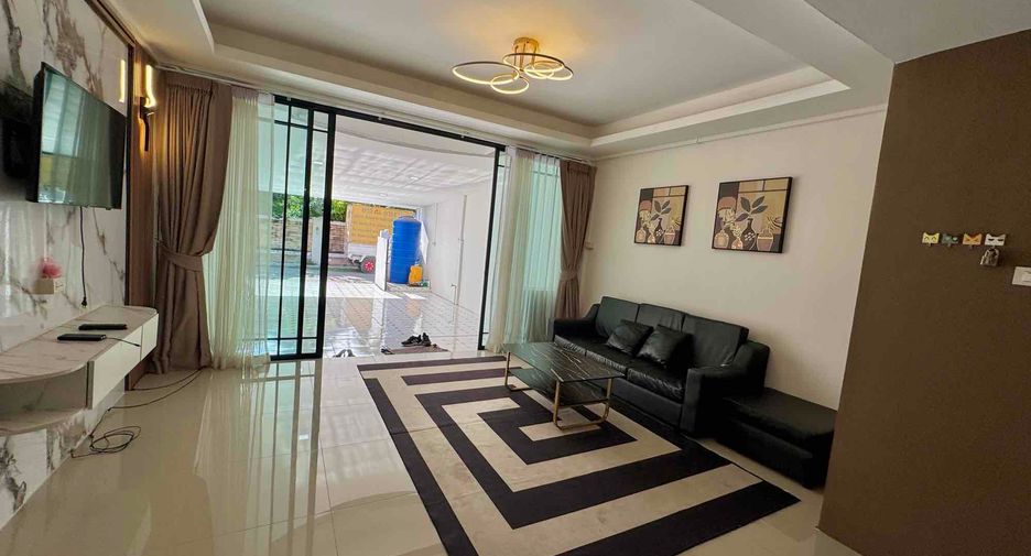 Casa adosada en alquiler de 2 habitaciones en Bang Lamung, Chonburi
