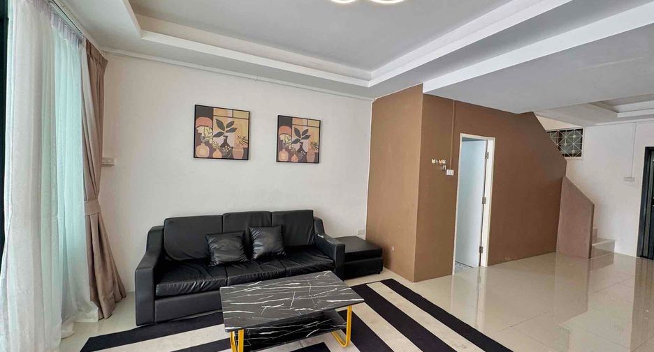 Casa adosada en alquiler de 2 habitaciones en Bang Lamung, Chonburi