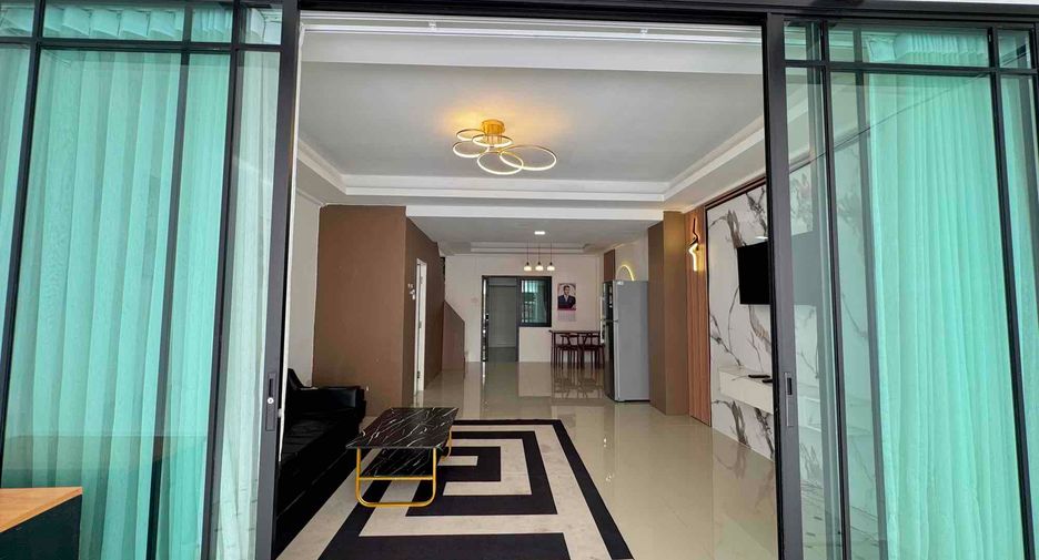 Casa adosada en alquiler de 2 habitaciones en Bang Lamung, Chonburi