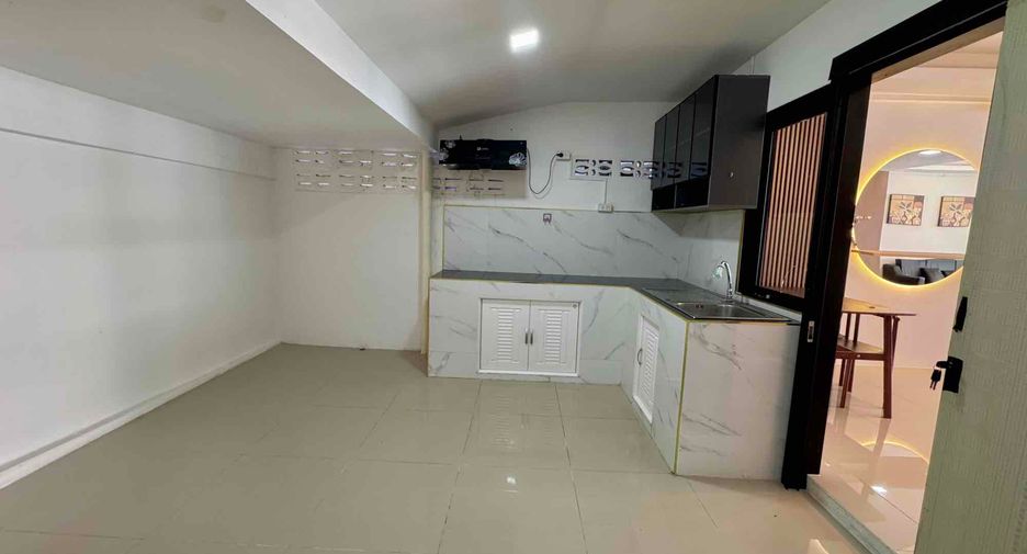 Casa adosada en alquiler de 2 habitaciones en Bang Lamung, Chonburi
