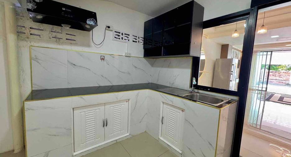Casa adosada en alquiler de 2 habitaciones en Bang Lamung, Chonburi