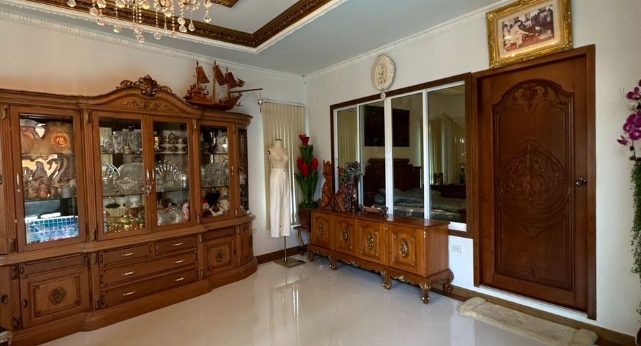 For rent and for sale 4 bedrooms house in Bang Lamung, Chonburi