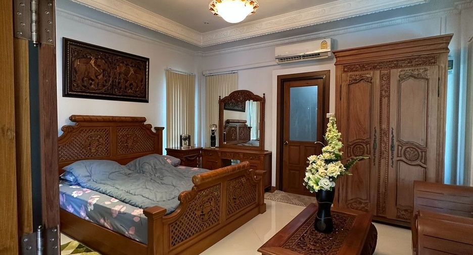 For rent and for sale 4 bedrooms house in Bang Lamung, Chonburi