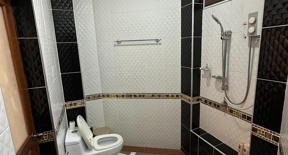 For rent and for sale 4 bedrooms house in Bang Lamung, Chonburi