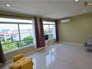 À vendre 1 chambre maison de ville à Prawet, Bangkok