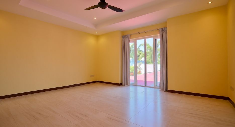 À louer 4 chambres maison à Bang Lamung, Chonburi