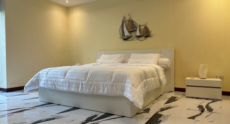 Casa en alquiler de 4 habitaciones en Bang Lamung, Chonburi