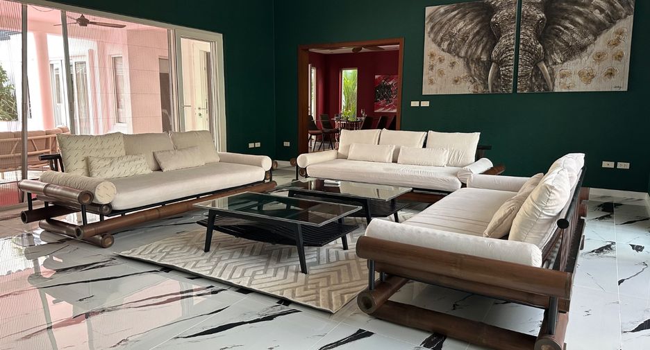 Casa en alquiler de 4 habitaciones en Bang Lamung, Chonburi