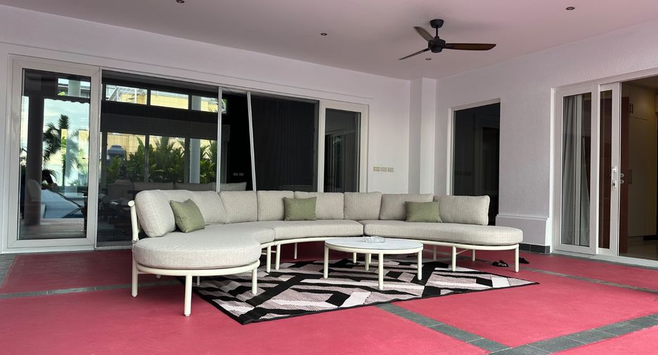 Casa en alquiler de 4 habitaciones en Bang Lamung, Chonburi