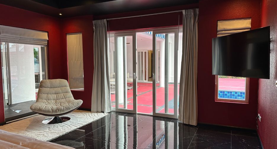 Casa en alquiler de 4 habitaciones en Bang Lamung, Chonburi