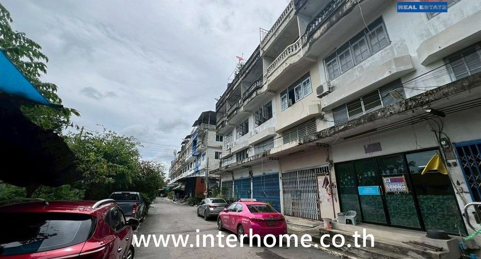 For sale 3 bedrooms retail Space in Bang Bon, Bangkok