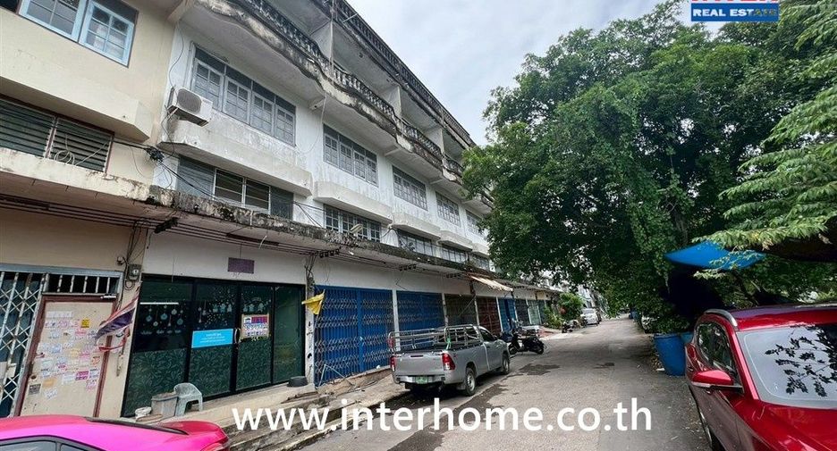 For sale 3 bedrooms retail Space in Bang Bon, Bangkok