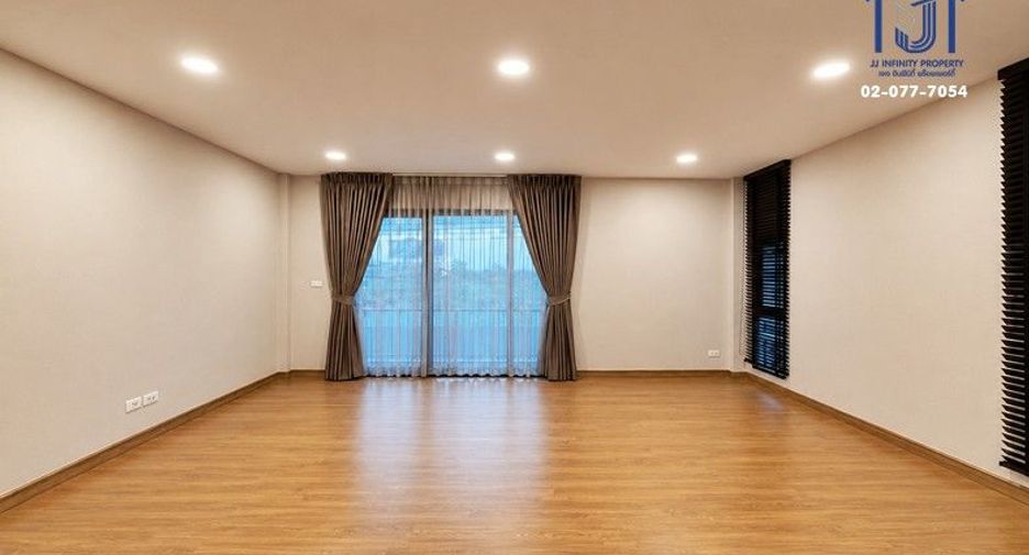 出售 4 卧室 独立屋 在 Sai Mai, 曼谷