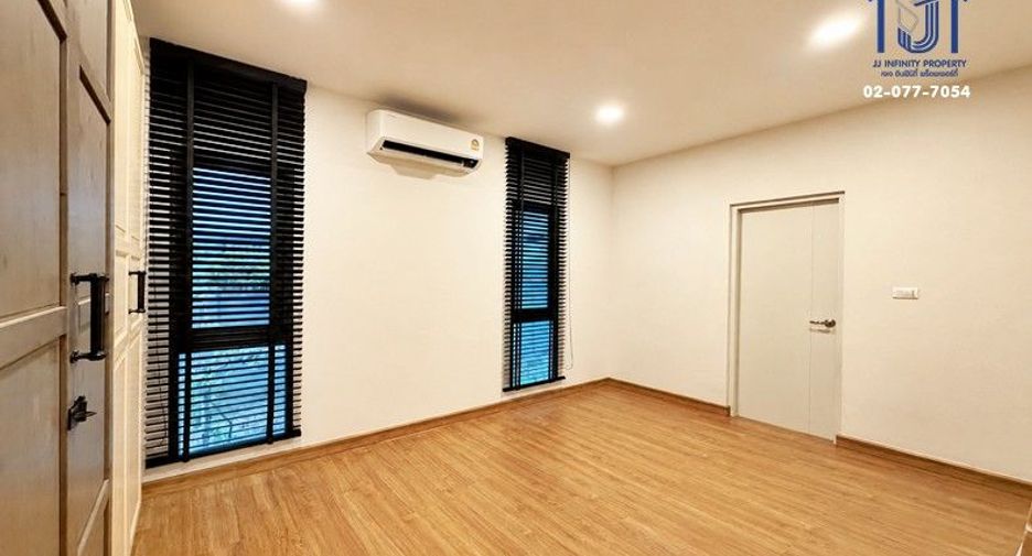 出售 4 卧室 独立屋 在 Sai Mai, 曼谷