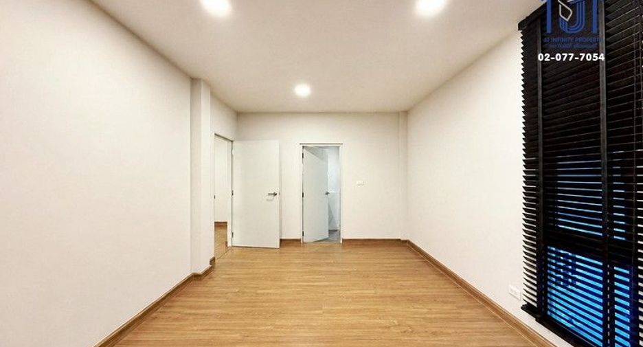 出售 4 卧室 独立屋 在 Sai Mai, 曼谷