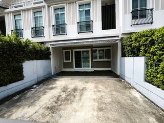 For rent 3 bedrooms townhouse in Prawet, Bangkok