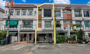 Reihenhaus zum Kauf mit 4 Zimmer in Lat Phrao, Bangkok
