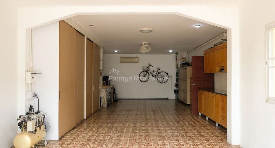 For sale 3 bedrooms villa in Bang Lamung, Chonburi