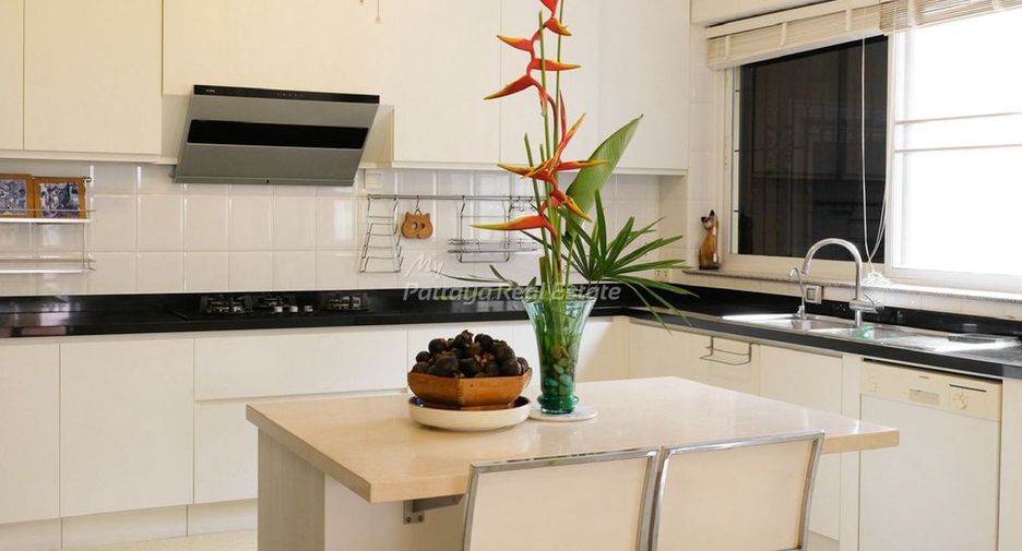 For sale 3 bedrooms villa in Bang Lamung, Chonburi