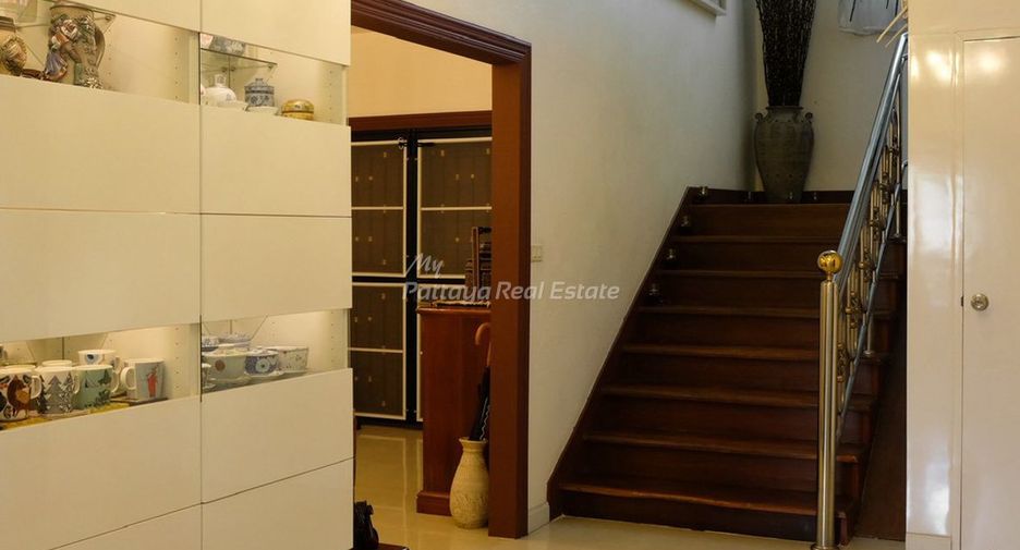 For sale 3 bedrooms villa in Bang Lamung, Chonburi