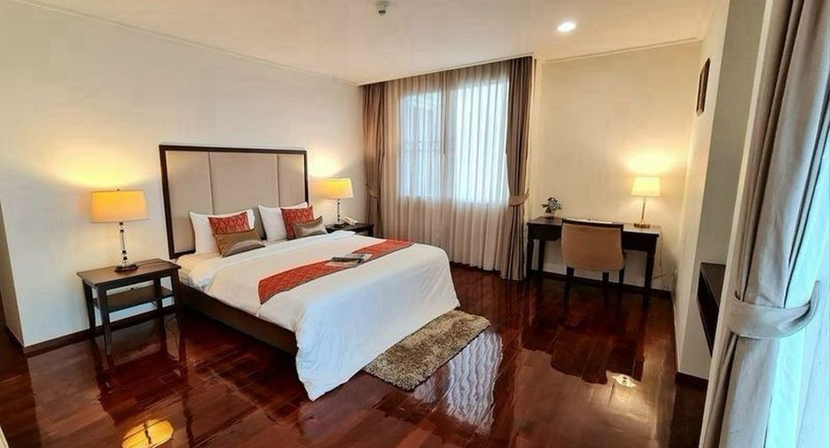 For rent 3 bedrooms condo in Watthana, Bangkok