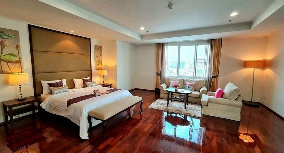 For rent 3 bedrooms condo in Watthana, Bangkok