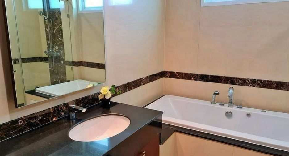 For rent 3 bedrooms condo in Watthana, Bangkok