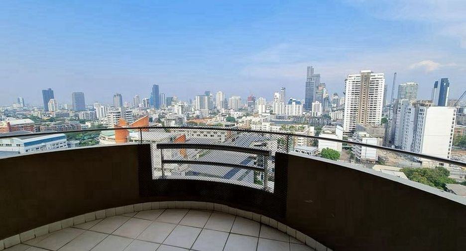 For rent 3 bedrooms condo in Watthana, Bangkok