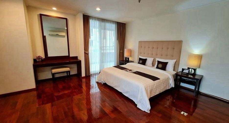 For rent 3 bedrooms condo in Watthana, Bangkok