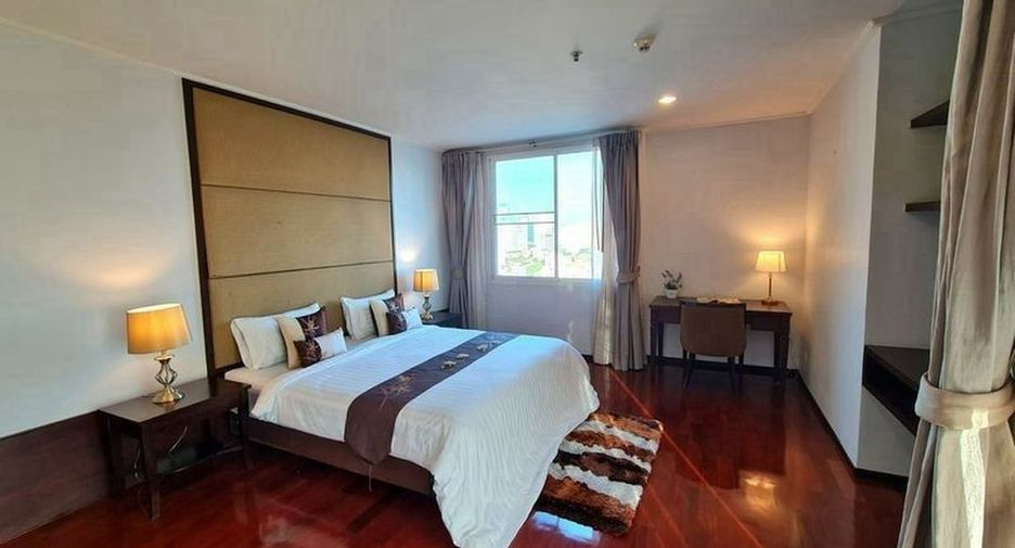 For rent 2 bedrooms condo in Watthana, Bangkok