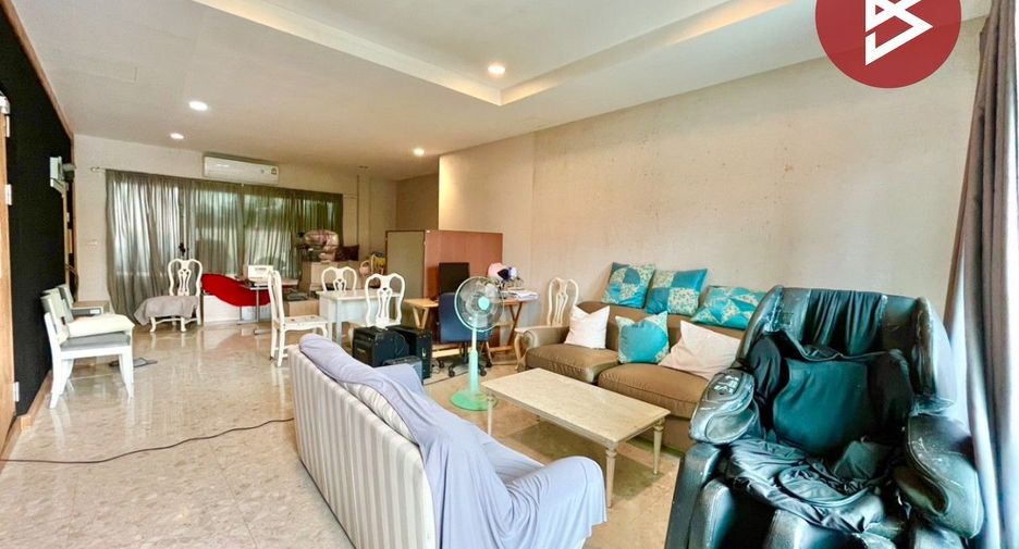 Haus zum Kauf mit 4 Zimmer in Khan Na Yao, Bangkok