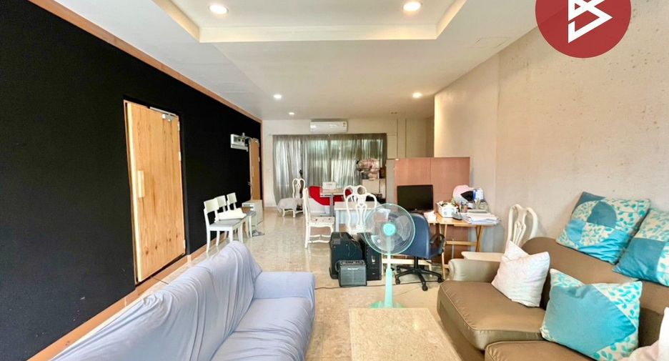 Haus zum Kauf mit 4 Zimmer in Khan Na Yao, Bangkok
