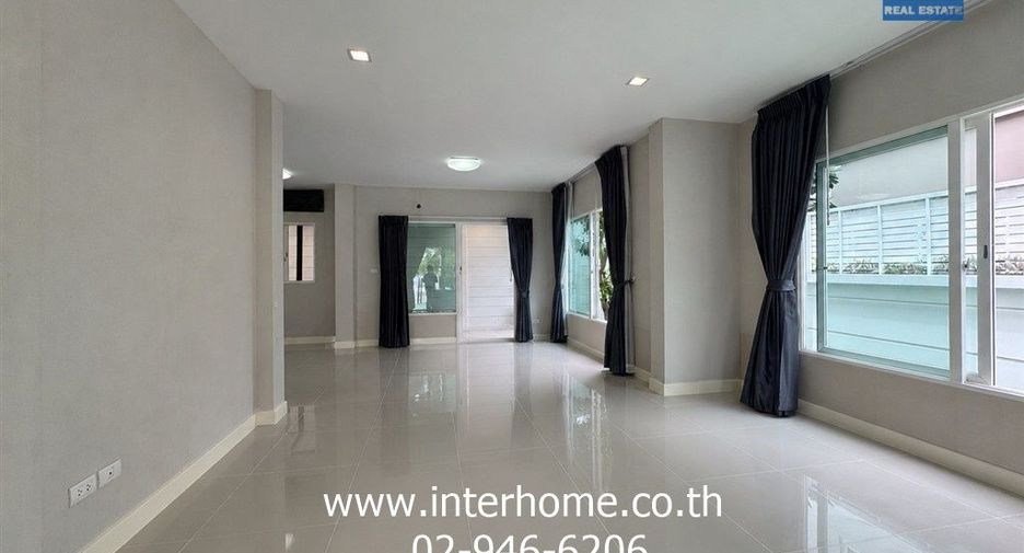 For sale 3 bedrooms house in Khan Na Yao, Bangkok