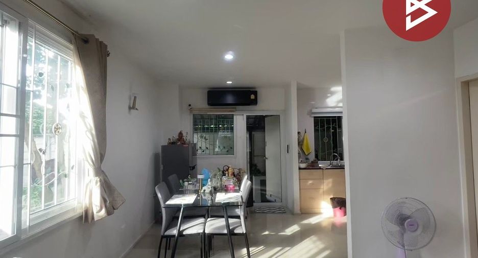 For sale 3 bedrooms townhouse in Prawet, Bangkok