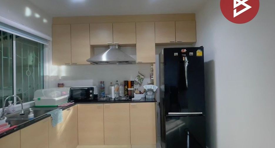 For sale 3 bedrooms townhouse in Prawet, Bangkok