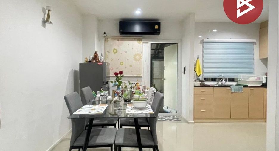 For sale 3 bedrooms townhouse in Prawet, Bangkok