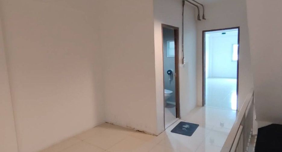 Local comercial en alquiler y en venta de 4 habitaciones en Khlong Luang, Pathum Thani
